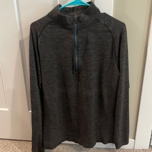Men’s Lululemon 1/4 zip size medium